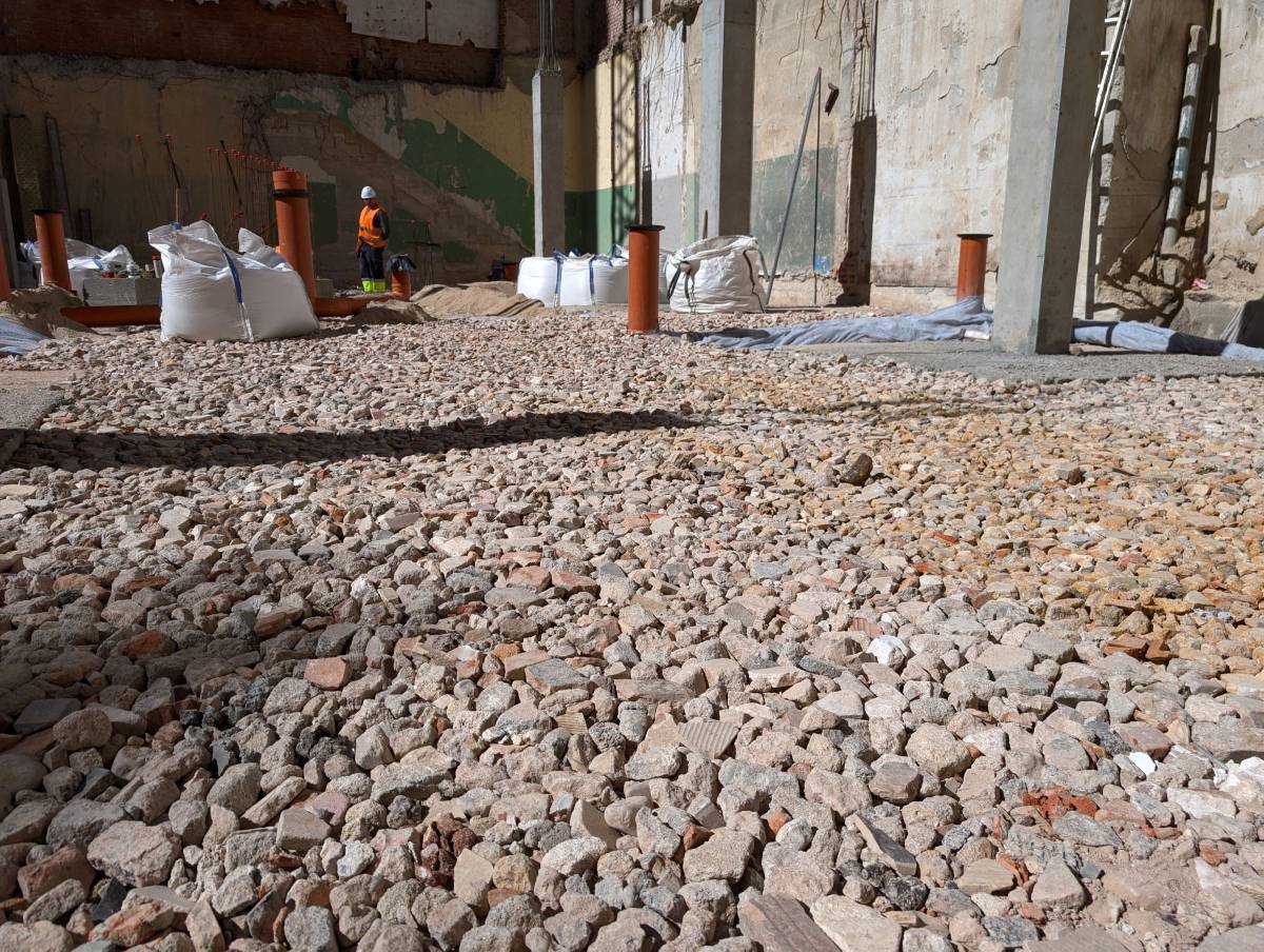 Grava mixta reciclada utilizada en el encanchado de la cimentación de un edificio en Madrid